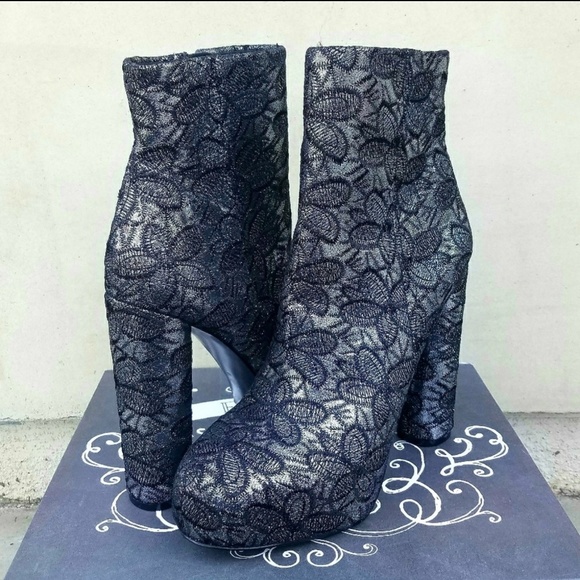 Gorgeous Metallic Embroidered Steve Madden Booties - Picture 4 of 6
